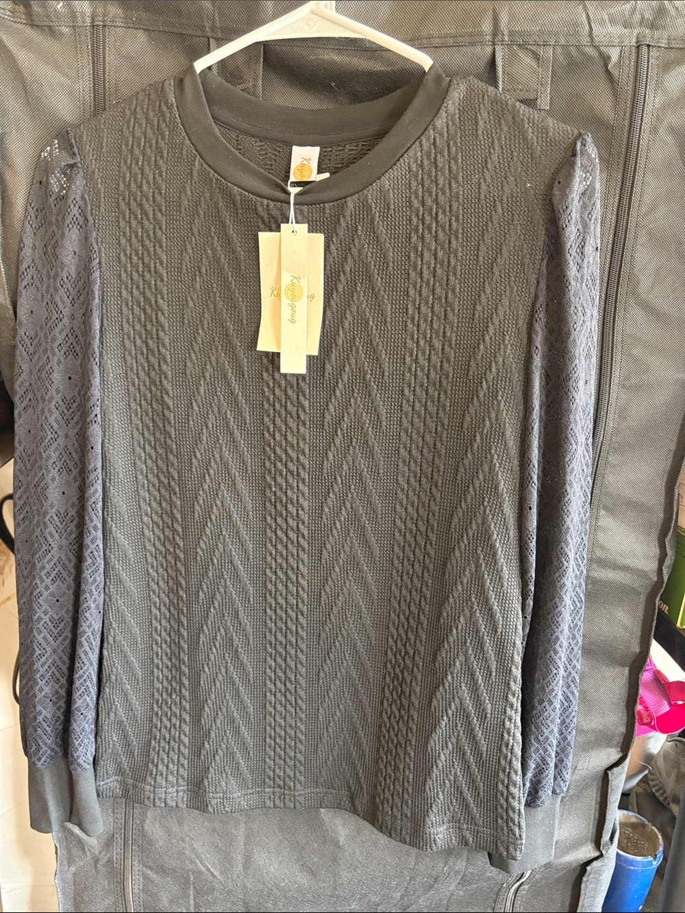 Women’s Textured Knit Long-Sleeve Sweater - black